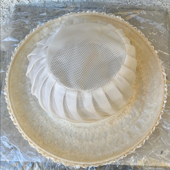 Elegant Cream Pleats Spring Straw Hat Mesh Detail XS 22” Head Union Made Vintage main image 4
